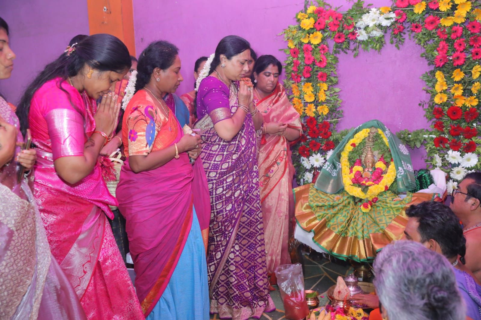 Women receiving sarees for Varalakshmi Vratham in Pithapuram
