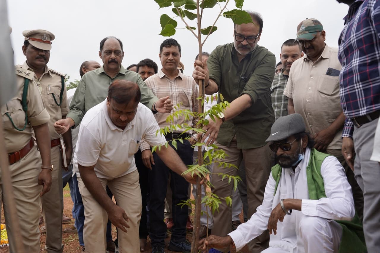 Naga Babu steadying a vepa (neem) sapling being planted in the Gucchi Reserve Forest